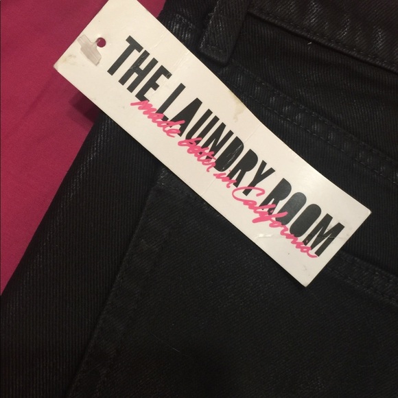 Short shorts - Picture 4 of 5